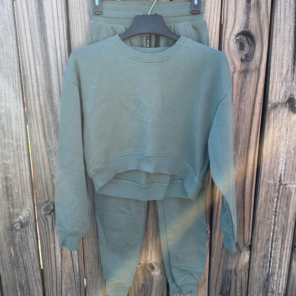 Kendall & Kylie Olive Sweatshirt and Joggers Set